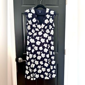CHAPS Dress Midi Floral Blue White V-Neck
Cap Sleeve Business Casual